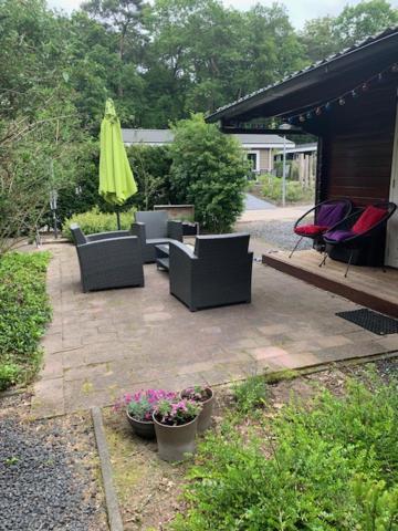 Sfeervolle Blokhut Op De Veluwe Op Recreatiepark Topparken In Beekbergen Met Vrije Tuin En Eigen Parkeerplaats Экстерьер фото